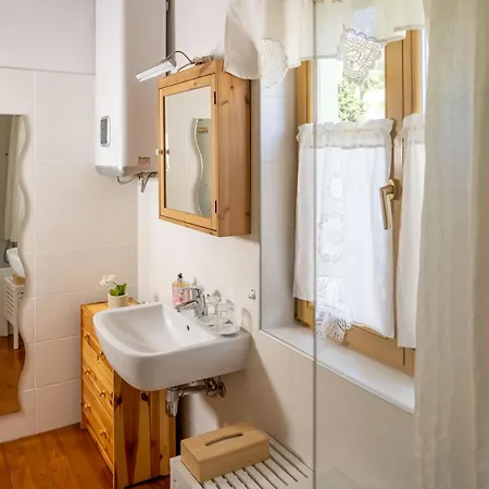 Hisa Pri Poetu Daire