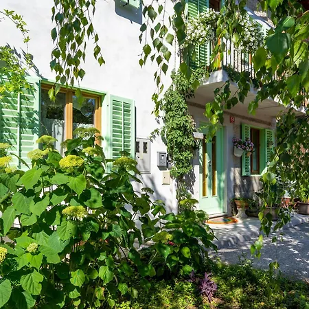 Daire Hisa Pri Poetu