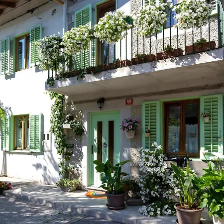 Hisa Pri Poetu Daire