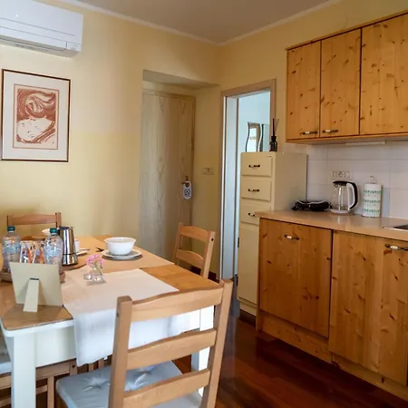 Apartma Hisa Pri Poetu *